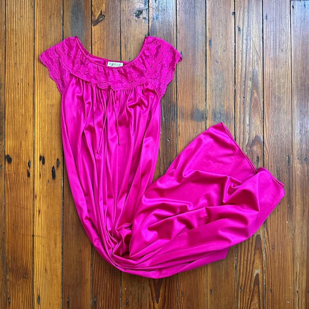 Vintage 70s Gilead bright rose pink nightie Small
